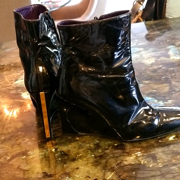 FENDI PATENT LEATHER BOOTS - Picture 4 of 6